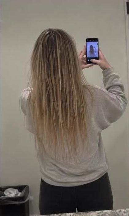Mirror selfie of thin hair from behind